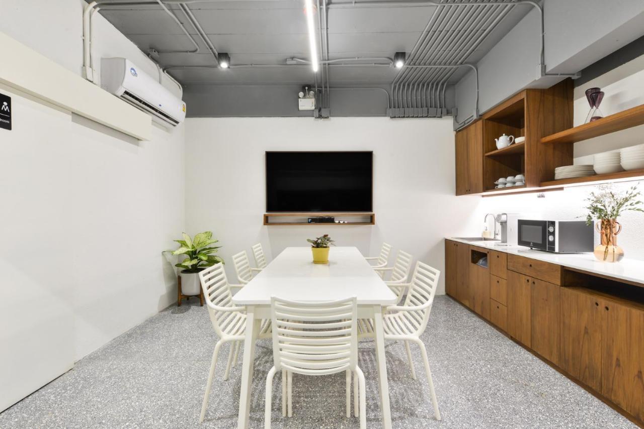 Tiang Capsule Hostel Bangkok Exterior foto