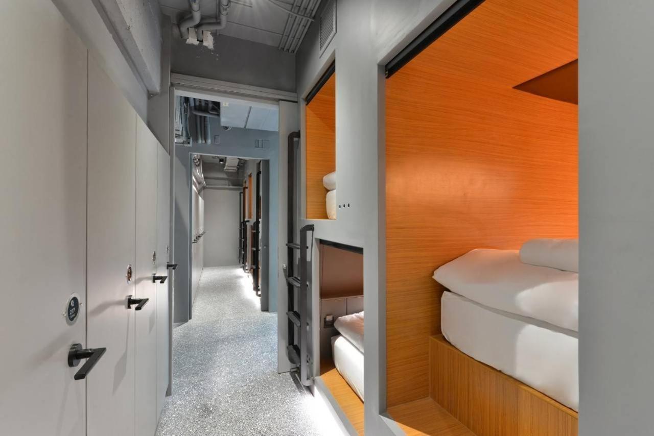 Tiang Capsule Hostel Bangkok Exterior foto